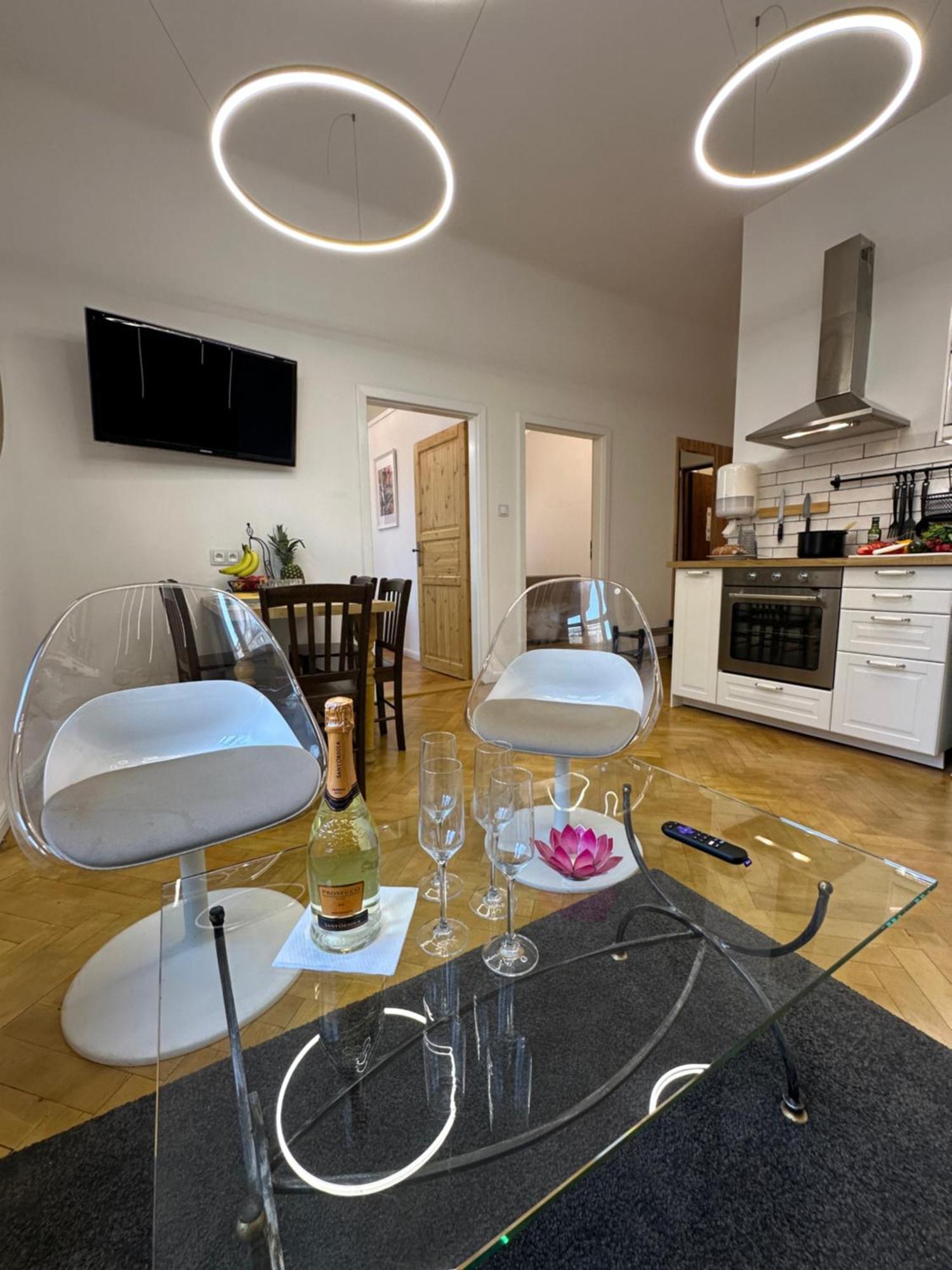 Karlin Oasis 2-Bedroom Apartment Прага Экстерьер фото